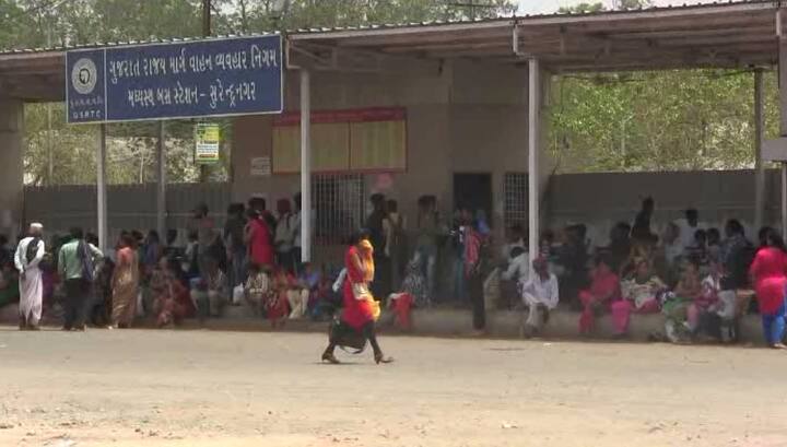 ગુજરાત સહિત અન્ય રાજ્યોમાં પણ બંધની અસર જોવા મળી હતી. બિહારના દરભંગામાં પ્રદર્શનકારીઓએ કમલા ફાસ્ટ પેસેન્જર રોકી પ્રદર્શન કર્યું હતું. તે સિવાય ઓડિશાના ભુવનેશ્વરમાં ભારત બંધની અસર જોવા મળી હતી અને વિપક્ષના કાર્યકરોએ ટ્રેન રોકી હતી. 