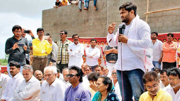 આ યાત્રામાં જોડાયેલા કોંગી ધારાસભ્ય લલિત વસોયાએ હાર્દિક સામે નારાજગી વ્યક્તિ કરતાં કહ્યું કે, હું સ્પષ્ટપણે કહું છું કે, અમે હાર્દિક પટેલના નિર્ણયથી નારાજ છીએ. વસોયાએ બળાપો કાઢ્યો કે, આ નફ્ફટ સરકાર સામે ગાંધીચીંધ્યા માર્ગે આંદોલન કરવાનું ન હોય પણ હાર્દિક માનતો નથી. હું વ્યક્તિગત રીતે તેનાથી નારાજ છું.