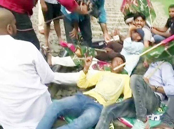 ઓડિશાના ભુવનેશ્વરમાં પણ ભારત બંધની અસર દેખાઇ, રસ્તાંઓ પર વિપક્ષોનું જબરદસ્ત પ્રદર્શન ટ્રેનો રોકી.