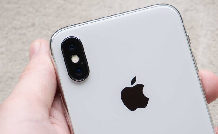  અત્યાર સુધી જેટલીપણ માહિતી સામે આવી છે તે અનુસાર, iPhone Xના નવા મૉડલમાં આ વખતે નવું A સીરીઝ પ્રૉસેસર, 512GB મેમરી આપવામાં આવશે. આ ઉપરાંત એક મોટો iPhone X આવી શકે છે, જેની ડિસ્પ્લે 6.5 ઇંચની હશે. જોકે, આના સ્પેશિફિકેશન્સ iPhone X જેવા જ હશે. 