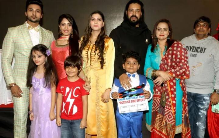 મીડિયા રિપોર્ટ્સ મુજબ ફિલ્મ 'દોસ્તી કે સાઈડ ઈફેક્ટ'ને જોયલ ડૈનિયલ અને હાદી અલી અબરાર દ્વારા નિર્દેશન કરવામાં આવશે.