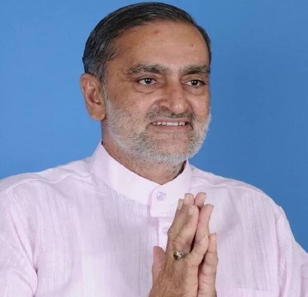 આ બિટકોઈન કૌભાંડમાં નલિન કોટડીયાને ભૂમિકા ભજવવા બદલ 66 લાખ રૂપિયા મળવાના હતા. જે પૈકી તેને 35 લાખ રૂપિયા ચૂકવવામાં આવ્યા હતા. જ્યારે સીઆઈડી દ્વારા 25 લાખ રૂપિયા રિકવર કરવામાં આવ્યા હતા. આ મામલે હાલ વધુ તપાસ કરવામાં આવી રહી છે.