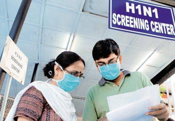 અમદાવાદ: રાજ્યમાં ફરી સ્વાઇન ફ્લૂ માથુ ઉચકી રહ્યો છે. અમદાવાદ સિવિલ હોસ્પિટલમાં સ્વાઇન ફ્લૂના નવ દર્દીઓ સારવાર હેઠળ છે. 10 દિવસમાં ચાર લોકોના મોત થયા છે. જ્યારે 22 કેસ પોઝિટિવ આવ્યા છે.  રાજ્યમાં ફરી સ્વાઇન ફ્લૂના કેસ સામે આવતા તંત્ર એલર્ટ બની ગયું છે. મેલેરિયા અને ડેન્ગ્યુના કેસમાં પણ વધારો જોવા મળ્યો છે. 