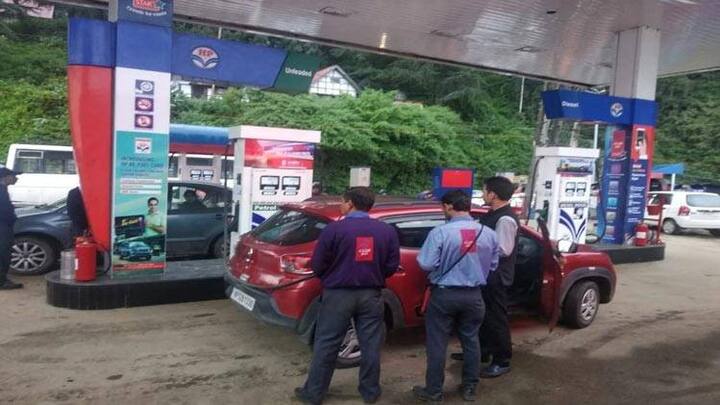 જ્યારે આના વિશે પેટ્રૉલ પંપના માલિકને પુછવામાં આવ્યું તો તેમને આ વર્ષે 29 ઓગસ્ટે ધોની અહીં આવ્યો હોવાની વાત કહી હતી, પંપના માલિક અનુસાર ધોનીની સાથે પત્ની અને કેટલાક લોકો પણ હતા.