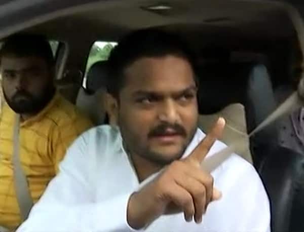 અત્યાર સુધીમાં હાર્દિક પટેલને ભાજપના નેતા અને સાંસદ શત્રુઘ્ન સિંહા, યશવંત સિંહા, નાના પટોળે, જનતાદળના પૂર્વ અધ્યક્ષ શરદ યાદવ સહિત અનેક દિગ્ગજ નેતાઓ મળી ચૂક્યા છે. એટલું જ નહીં, શિવસેનાએ પણ પત્રકાર પરીષદ કરીને હાર્દિકને સમર્થન જાહેર કરેલું છે. ઉપરાંત ગુજરાત કોંગ્રેસે તો તેને અગાઉથી જ સમર્થન આપેલું છે. 