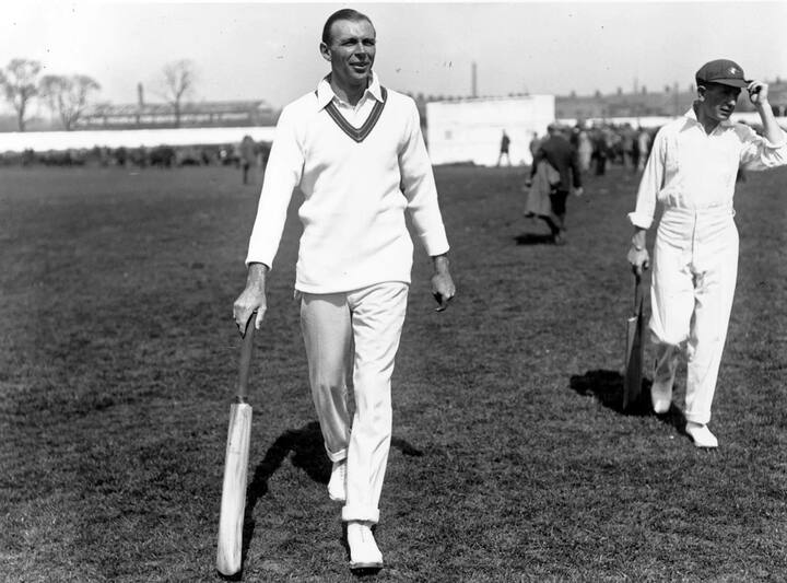 જોકે, એક સીરીઝમાં સૌથી વધુ કેચ ઝડપવાનો વૈશ્વિક રેકોર્ડ ઓસ્ટ્રેલિયાના ઝૈફ ગ્રેગરીના નામે નોંધાયેલો છે, તેને ઇંગ્લેન્ડ વિરુદ્ધ 1920-21માં એશેઝ સીરીઝ (પાંચ મેચો)માં 15 કેચ કર્યા હતા.