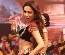 ફિલ્મ \'પટાખા\'ના આઈટમ સોંગ હેલ્લો...હેલ્લોમાં મલાઈકાનો જોવા મળ્યો હોટ અંદાજ, જુઓ તસવીરો