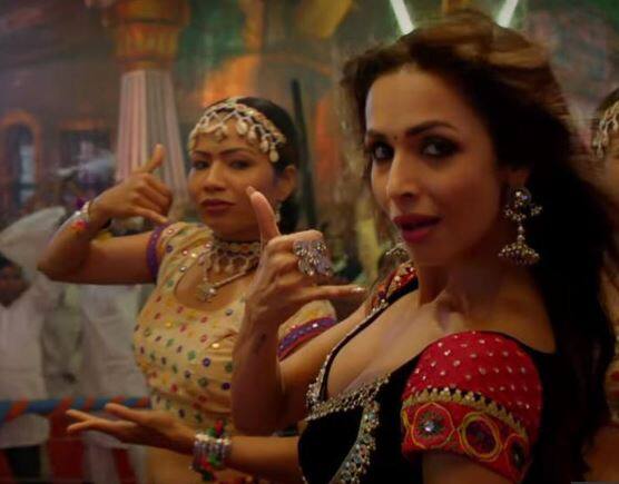 મલાઈકા અરોરાનું નવું સોંગ હેલ્લો હેલ્લો રિલીઝ કરવામાં આવ્યું છે. આ ગીત વિશાલ ભારદ્વાજે કમ્પોઝ કર્યુ છે અને રેખા ભારદ્વાજે અવાજ આપ્યો છે.