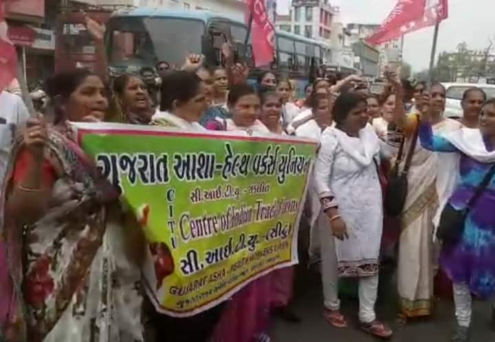 પગાર વધારાની જાહેરાત બાદ હવે રાજ્યની આશા વર્કરોને આનો સીધો લાભ મળશે. આંગણવાડીમાં જે આશા વર્કરોનું વેતન 3 હજાર હતુ તે વધીને 4500 રૂપિયા થઇ ગયું છે. 