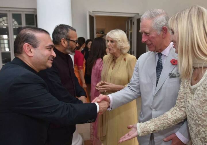 મેહુલ ચોકસી મામલે તપાસ એજન્સીઓની બેદરકારીથી વડાપ્રધાન કાર્યાલય નારાજ હોવાના અહેવાલ સામે આવ્યા હતા. જે બાદ સીબીઆઈએ એન્ટીગુઆ સરકાર પર ચોકસીની ધરપકડ માટે દબાણ કર્યું છે. સોમવારે ઈડીએ મેહુલ ચોકસીની ભાણી અને નીરવ મોદીની બહેન સામે રેડ કોર્નર નોટિસ જાહેર કરી હતી.