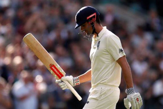 પત્રકારોએ કૂકને કહ્યું કે, તમે અમારી સાથે હંમેશા સારો વ્યવહાર કર્યો છે. અમે તમારી પ્રશંસા કરવા માંગીએ છીએ. તમે અમને કહ્યું હતું કે હું શરાબ નથી પીતો પરંતુ એક બિયર મેન છું. તેથી અમે તમને 33 બિયરની બોટલ આપી રહ્યા છીએ. દરેક બોટલ પર પત્રકાર વતી ટૂંકો સંદેશ લખવામાં આવ્યો છે.