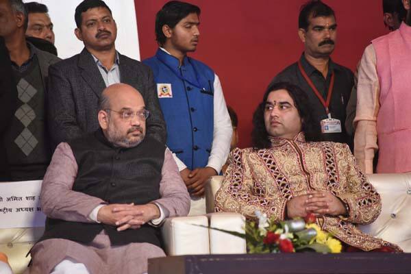 તેમણે કહ્યું હતું કે, ચાર યુગ નિકળી ગયા પરંતુ અમે ન વહેંચાયા પરંતુ જ્યારથી દેશમાં જાતિનું રાજકારણ રમાવા લાગ્યું છે ત્યારથી અમારા ભાગલા પડી ગયા છે. અમે દેશ, સંસ્કૃતિની વાત નથી કરતા. આ કાનૂન બાદ લોકોમાં ડર વધશે કે જો હું આની સાથે બેસીશ તો મને જેલ થશે.