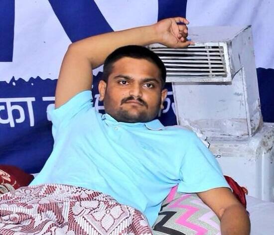 હાર્દિકના પારણાં કરાવવા માટે પાટીદાર સંસ્થાઓના અગ્રણીઓ પહોંચ્યા હતા. હાર્દિકની ઉપવાસી છાવણીમાં છ સંસ્થાના આગેવાનો આરૂઢ થઈ ગયા હતા. હાર્દિક પટેલના ઉપવાસથી કોઈ અસર સરકાર પર થઈ ન હતી અને સમાજ જે હાર્દિકની પડખે આવ્યો હતો.