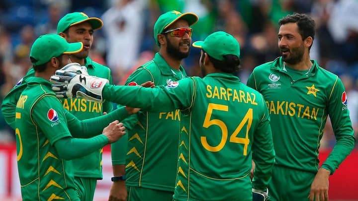 નવી દિલ્હીઃ આશરે એક વર્ષ બાદ ફરી એકવખત ભારત અને પાકિસ્તાનની ક્રિકેટ ટીમ મેદાન પર ટકરાશે. 19 સપ્ટેમ્બરે એશિયા કપમાં બંને ટીમો ચેમ્પિયન્સ ટ્રોફી ફાઇનલ બાદ એકબીજા સામે રમશે. હાઇ વોલ્ટેજ મુકાબલા પહેલા પાકિસ્તાનના કેપ્ટન સરફરાજ અહમદે કહ્યું છે કે ભારત સામે મેચ જીત્યા બાદ જ ટીમ આગળની મેચ અંગે વિચારશે.