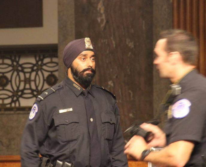 અંશદીપ અમેરિકન રાષ્ટ્રપતિના સિક્યુરિટી તરીકે સામેલ થતાં પહેલા અનેક જગ્યાએ નોકરી કરી. પરંતુ તેના દિમાગમાં હંમેશા કઈંક અલગ કરવાનું ઝનૂન હતું. તેણે એરપોર્ટ સિક્યુરિટીમાં પણ થોડો સમય નોકરી કરી. જે બાદ અમેરિકાના રાષ્ટ્રપતિની સિક્યુરિટીમાં સામેલ થતા પહેલાં તેને ટ્રેનિંગ આપવામાં આવી. ટ્રેનિંગ પૂરી થયા બાદ તેને અમેરિકાના રાષ્ટ્રપતિના સિક્યુરિટીમાં સામેલ કરી લેવામાં આવ્યો.