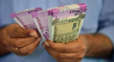 ICICI Bank increased FD interest rates, now customers will get this much benefit! દેશની આ દિગ્ગજ ખાનગી બેંકે FDના વ્યાજદરમાં કર્યો વધારો, હવે ગ્રાહકોને મળશે આટલો ફાયદો!