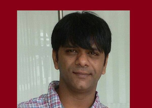 રાજકોટ: ‘તારક મહેતા કા ઉલ્ટા ચશ્મા’ ફેમ બાઘો એટલે તન્મય વેકરીયાના સસરાંનું હાર્ટ અટેકના કારણે નિધન થયું હતું. તન્મય અને મિત્સુ વેકરીયાને પિતાના નિધનની જાણ થતાં તેવો તાત્કાલિક રાજકોટ આવી પહોંચ્યા હતાં. તન્મય વેકરીયાની સાસરી રાજકોટ થાય છે.