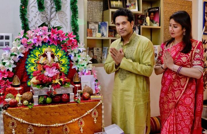 ભારતનો પૂર્વ ક્રિકેટર સચિન તેંડુલકર પણ દર વર્ષે ગણેશ મહોત્સવ ધામધૂમથી ઉજવે છે.