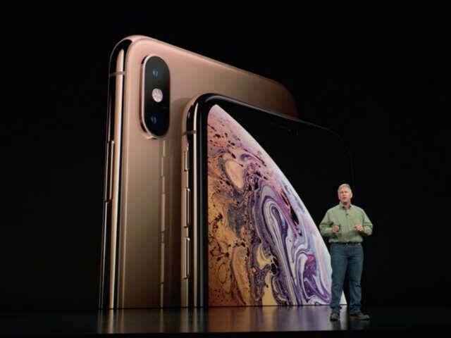iPhone Xsની કિંમત - 64 જીબીની કિંમત અંદાજે 71783 રૂપિયા - 256 જીબીની કિંમત અંદાજે 82561 રૂપિયા - 512 જીબીની કિંમત અંદાજે96932 રૂપિયા
