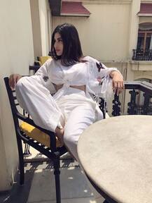 મૌની રોયે સફેદ ડ્રેસમાં કરાવ્યું હોટ ફોટોશૂટ, જુઓ તસવીરો