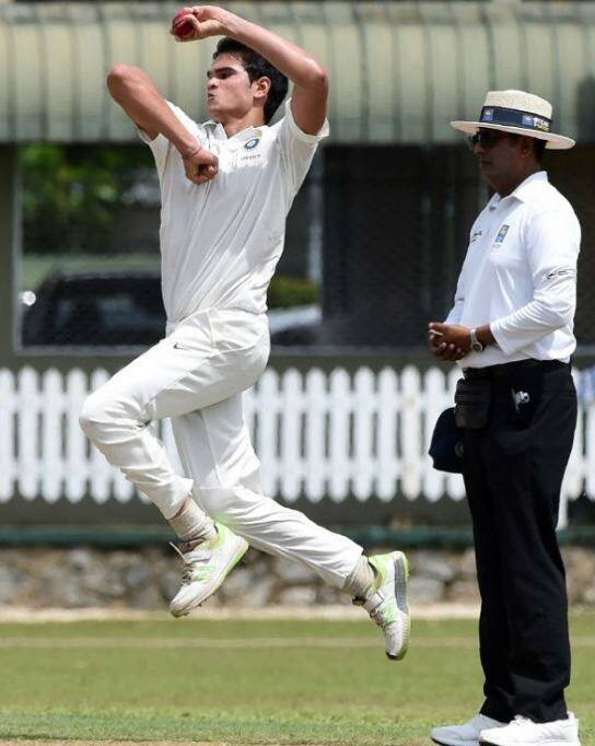 તાજેતરમાં જ અર્જુન ભારતની અંડર 19 ટીમ સાથે શ્રીલંકા સામે ચાર દિવસીય મેચ રમ્યો હતો. જેમાં તેણે કરિયરની બીજી જ ઈનિંગમાં વિકેટ લઈને સમાચારમાં ચમક્યો હતો પરંતુ આ પ્રવાસમાં તે બેટ દ્વારા કોઈ કમાલ કરી શક્યો નહોતો.