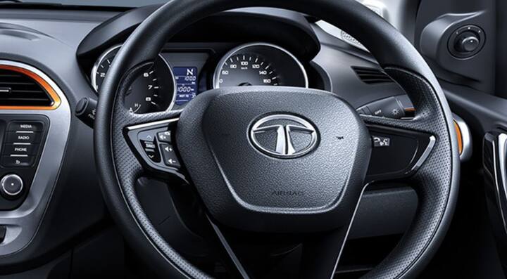 ટાટાના આ મોડલમાં ગ્રાઉન્ડ ક્લિયરન્સને અપગ્રેડ કરવામાં આવ્યું છે, જેનાથી કારને રફ એન્ડ ટફ લુક મળે છે. આ કાર 1.2 લીટર પેટ્રોલ અને 1.05 લીટર ડીઝલ એન્જિનમાં ઉપલબ્ધ છે. પેટ્રોલ એન્જિનમાં 84 બીએચપી અને 114 એનએમનો ટોર્ક જનરેટ કરશે, જ્યારે ડીઝલ એન્જિનમાં 69 બીએચપી અને 140 એનએમનો ટોર્ક મળશે. Tiago NRG 5 સ્પીડ મેન્યુઅલ ગિયરબોક્સમાં ઉલબ્ધ છે.