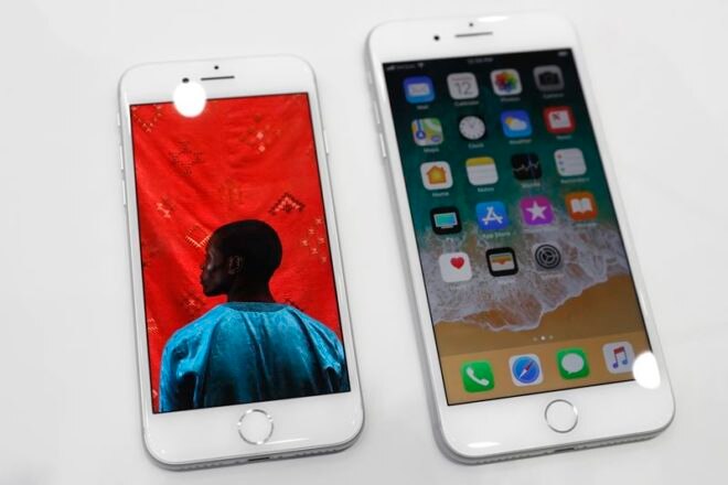 ભારતમાં iPhone 8 plusના 256 જીબી મોડલની કિંમત 86,000 રૂપિયા है। iPhone 8ના 256 જીબીવાળુ મોડલ 77,000 રૂપિયામાં મળી રહ્યું છે. iPhone 8ના 64 જીબી મોડલની હાલમાં કિંમત 64,000 રૂપિયા છે. iPhone 7ના 32 જીબી મોડલની કિંમત 43,000 રૂપિયા છે.