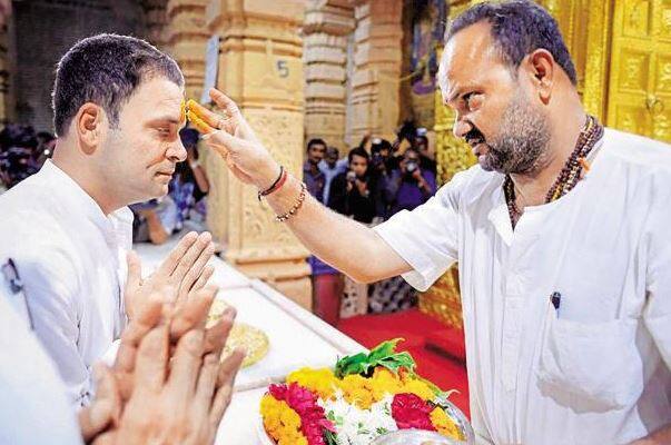 રાહુલ ગાંધી અને મમતા બેનર્જી સહિતના વિપક્ષ હિન્દુઓને લોભાવવામાં લાગ્યા છે તેવા જ સમયે ભાજપ પ્રવક્તાએ કરેલા નિવેદનથી રાજકારણમાં ગરમાવો આવી શકે છે. તાજેતરમાં જ રાહુલ ગાંધી કૈલાશ માનસરોવરની યાત્રાએ ગયા હતા. આ પહેલા તેઓ ગુજરાત વિધાનસભા ચૂંટણી વખતે અનેક મંદિરોમાં દર્શનાર્થે ગયા હતા. જેને લઈ ભાજપે તેમના પર નકલી હિન્દુ હોવાનો આરોપ લગાવ્યો હતો.