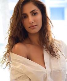 સંજય દત્તની ફિલ્મ \'ટોરબાજ\'થી બોલિવૂડમાં ડેબ્યૂ કરશે આ હોટ એક્ટ્રેસ, જુઓ તસવીરો