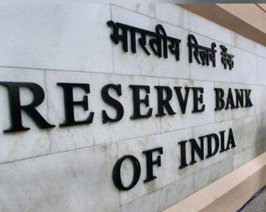  આરબીઆઈના આ રિપોર્ટમાં બેંકિંગ સિસ્ટમમાં ફિનટેકનો ઉપયોગ કરવા પર ભાર મુકાયો છે. આ મુખ્ય રીતે ત્રણ વાતો સામેલ કરવામાં આવી છે. આર્ટિફિશિયલ ઈંટેલિજંસ એઆઈ, બ્લોક ચેન અને ઈંન્ટરનેટ ઓફ થિંગ્સ. આર્ટિફિશિયલ ઈંટેલીજંસની મદદથી ગ્રાહકોને રોબોટની મદદથી સારી સેવાઓ આપવાની યોજના છે.