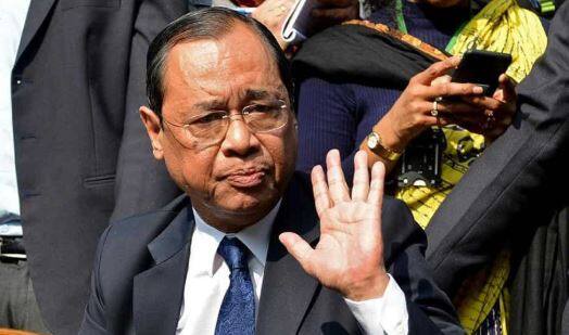 18 નવેમ્બરે 1954માં જન્મેલા જસ્ટિસ ગોગોઈએ 1978માં વકાલતની શરૂ કરી હતી. તેમણે સંવૈધાનિક, ટેક્સેશન અને કંપની મામલોમાં ગુવાહાટી હાઇકોર્ટમાં લાંબા સમય સુધી વકાલત કરી હતી. રંજન ગોગોઈની 22 ફેબ્રુઆરી 2001ના રોજ ગુવાહાટી હાઇકોર્ટમાં પરમનેન્ટ જજના રૂપમાં નિમણુક કરવામાં આવી હતી.