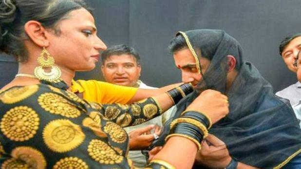 મુંબઇઃ ક્રિકેટર ગૌતમ ગંભીર સોશ્યલ મીડિયા પર દરેક સારા-નરસાં પ્રસંગે પોતાની પ્રતિક્રિયા આપવા માટે જાણીતો છે. ગંભીર કોઇની પણ પરવા કે શરમ રાખ્યા વિના પોતાનો મત યોગ્ય સમયે આપી જ છે. હવે આજકાલ ગંભીરની કેટલીક તાજા તસવીરો સોશ્યલ મીડિયામાં ચર્ચાનો વિષય બન્યો છે, જેને લોકોએ વાહ કહીને પ્રસંશા કરી છે. 