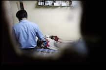 રંગીન મિજાજી ડોક્ટરે મહિલાને સ્ટ્રેચર પર સુવડાવી અને તેની સાથે શું કર્યું, જાણો વિગત