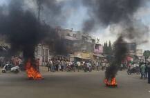 અંબાજીમાં પ્લાસ્ટિક પ્રતિબંધના મુદ્દે વેપારીઓએ રોડ પર ટાયરો સળગાવ્યા પછી પોલીસે શું કર્યું? જાણો વિગત