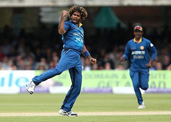 બીજા સ્પેલમાં મલિંગાએ પ્રથમ વન ડે અડધી સદી ફટકારનાર મોહમ્મદ મિથુન (63)ને કુસલ પરેરાના હાથે કેચ આઉટ કરાવી નવો રેકોર્ડ બનાવ્યો હતો. જે બાદ તે પછીની ઓવરમાં કુસલ પરેરાને પેવેલિયન મોકલીને બાંગ્લાદેશના મોટા સ્કોર કરવાની આશા પર પાણી ફેરવી દીધું હતું.