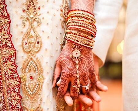 ફાયરિંગનો અવાજ સાંભળતાની સાથે જ આસપાસના જવાનો દોડી આવ્યા હતા. ઘટનાની જાણ નરોડા પોલીસને કરતાં પોલીસે ગુનો નોંધી તપાસ હાથ ધરી છે. 