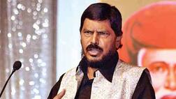 'अडीच अडीच वर्ष मुख्यमंत्रीपद आजही होऊ शकतं, फडणवीसांनाही मान्य, उद्धव ठाकरेंनी विचार करावा' : रामदास आठवले 