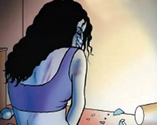 આ અંગે સ્થાનિક રહીશોએ પોલીસને વારંવાર મૌખિક તેમજ લેખિત રજૂઆત કરી હતી. તેમ છતાં પોલીસ દ્વારા કોઈ પગલા લેવામાં આવ્યા ન હતા. જેના કારણે સ્થાનિક રહીશોનો રોષ ચરમસીમાએ પહોંચ્યો હતો. દરમિયાનમાં એક ગ્રાહકે સ્થાનિક મહિલા સમક્ષ સેક્સની અણછાજતી માગણી કરતા રહીશો ઉશ્કેરાયા હતા.