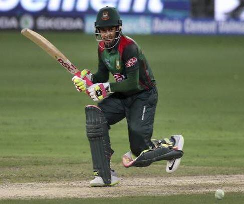 દુબઈ: મુશ્ફિકુર રહીમની શાનદાર સદીની મદદથી એશિયા કપમાં બાંગ્લાદેશે પ્રથમ મેચમાં શ્રીલંકાને 137 રનોથી હરાવ્યું હતું. મુશ્ફિકુર રહીમે શાનદાર 144 રન ફટકારીને એક રેકોર્ડ પોતાના નામે કર્યો છે. રહીમે ધોની અને સાંગાકારના રેકોર્ડને તોડી નાખ્યો છે. મુશ્ફિકુર રહીમે એશિયા કપમાં વિકેટકીપર બેટ્સમેન તરીકે સૌથી મોટો વ્યક્તિગત સ્કોરનો રેકોર્ડ પોતાના નામે કર્યો છે.