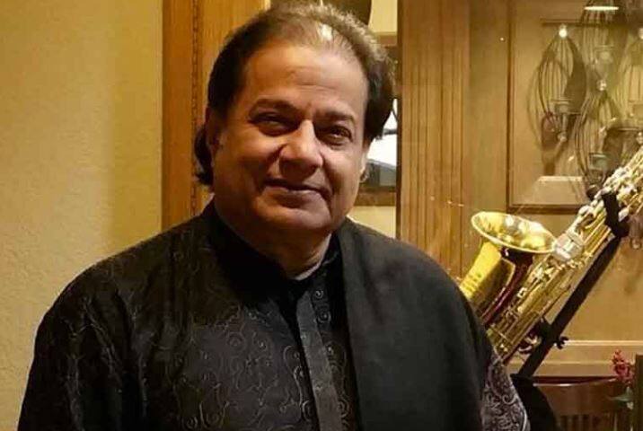 અનુપ જલોટા બિગ બોસમાં સૌથી વધારે ઉંમરના સ્પર્ધક પણ છે. થોડા દિવસો પહેલાં તેમણે કહ્યું કે, બિગ બોસમાં ઘરવાળાની તે મદદ કરી શકે છે. ઘરના તમામ સભ્યો સાથે મસ્તી કરીશ અને તેમને ખુશ રાખીશ. ઉપરાંત તેમને ગીત પણ સંભળાવીશ.