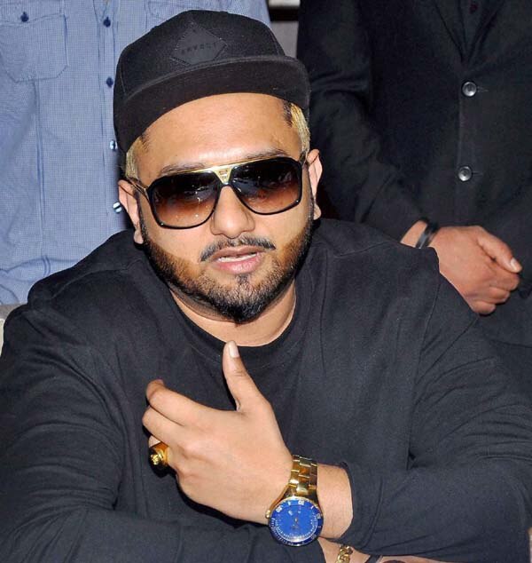 Yo Yo Honey Singh Accused Case against singer-actor by wife under Protection of Women from Domestic Violence Act Honey Singh Exempted From Physical Appearance In Domestic Violence Case Filed By Wife