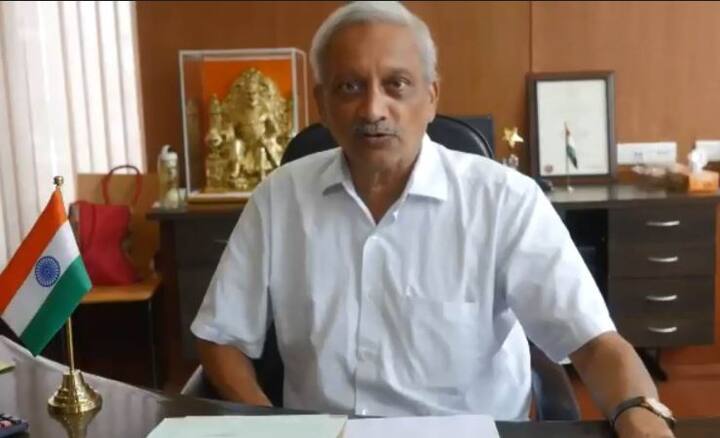 કોંગ્રેસે સરકાર બનાવવાનો દાવો રજૂ કર્યો છે. કોંગ્રેસના ધારાસભ્યોએ કહ્યું કે મનોહર પારિકર બીમાર હોવાથી રાજ્યના વિકાસના કામો છેલ્લાં કેટલાંક સમયથી રોકાઈ ગયા છે. ગોવાના મુખ્યમંત્રી મનોહર પારિકર છેલ્લાં કેટલાંક સમયથી બીમાર છે.