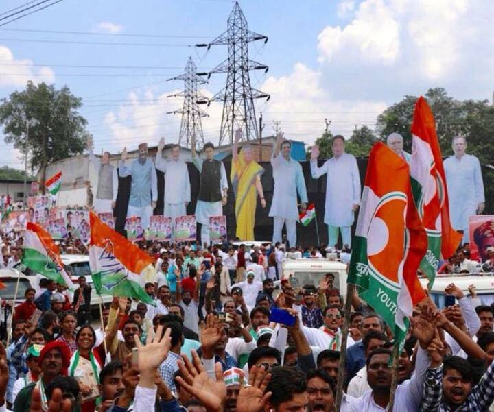 રાહુલ ગાંધીના રોડ શોની શરૂઆત થઈ ગઈ છે. રાહુલ ગાંધીનો કાફલો એમપી નગર પહોંચતા કૉંગ્રેસ કાર્યકર્તાઓએ તેમનું સ્વાગત કર્યું હતું. ભેલ મેદાન પર રોડ શો ખત્મ થશે ત્યા રાહુલ ગાંધી કાર્યકર્તાઓને સંબોધિત કરશે.