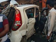 સુરતઃ સ્કૂલ બસ અને કાર વચ્ચે અકસ્માત બાદ કારમાંથી શું મળ્યું ? જાણો વિગત