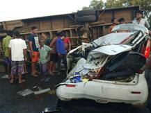 સુરતઃ સ્કૂલ બસ અને કાર વચ્ચે અકસ્માત બાદ કારમાંથી શું મળ્યું ? જાણો વિગત