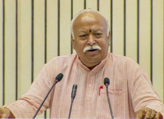 મોહન ભાગવતે કહ્યું હતું કે સંઘનો કાર્યકર્તા પ્રચાર વગર પણ કોઈના કોઈ કામમાં લાગ્યો રહે છે. આરએસએસના લોકો લોકોની ભલાઈ માટે કામ કરી રહ્યા છે આમ છતા કેટલાક લોકો સંઘને નિશાન બનાવે છે. મોહન ભાગવતે કહ્યું હતું કે કોંગ્રેસે આઝાદીના આંદોલનમાં મોટી ભુમિકા નિભાવી હતી અને ભારતને ઘણા મહાન લોકો આપ્યા છે. સંઘ પ્રમુખે હેડગેવરને યાદ કરતા કહ્યું હતું કે તે કોંગ્રેસના સભ્ય હતા અને વિદર્ભ ક્ષેત્રના મોટા નેતા હતા. તેમણે અસહયોગ આંદોલનમાં પણ ભાગ લીધો હતો.