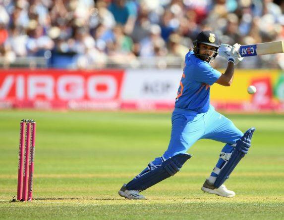 રોહિત શર્મા, શિખર ધવન, લોકેશ રાહુલ, અંબાતી રાયડુ, મનિષ પાંડે, કેદાર જાદવ, એમ એસ ધોની, દિનેશ કાર્તિક, હાર્દિક પંડ્યા, કુલદિપ યાદવ, યજુવેન્દ્ર ચહલ, અક્ષર પટેલ, ભુવનેશ્વર કુમાર, જસપ્રિત બુમરાહ, શાર્દુલ ઠાકુર, કે ખલીલ અહમદ