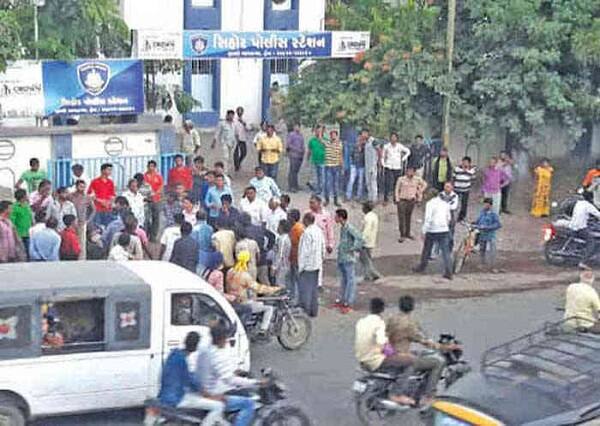 યુવાનની પુછપરછ કરતાં સિહોરમાંથી બે દિવસ પૂર્વે ભુગર્ભ ટાંકામાં સંઘરી રખાયેલ મસમોટો વિદેશી દારૂનો જથ્થો પોલીસે રેડ કરી કબજે લીધો હતો તેની બાતમી આપી હોવાની દાઝ રાખી સિહોરના બુટલેગર જયેશ ભાણીજી ધાક-ધમકી આપતો હોય જેના કારણે પોલીસ મથકમાં આવી પગલું ભરી લીધાનું એસ.પી.એ જણાવ્યું હતું. 