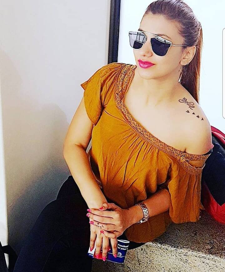 અગાઉ એક ઇન્ટરવ્યૂમાં જસલીને કહ્યું હતું કે, અમે બન્ને બિઝી શિડ્યૂલના કારણે સાથે રહી શકતા નથી, પણ બિગ બૉસના ઘરમાં સાથે રહેવાનો મોકો મળશે. ત્યારબાદ અમે બન્ને લગ્નને લઇને નિર્ણય કરીશું.