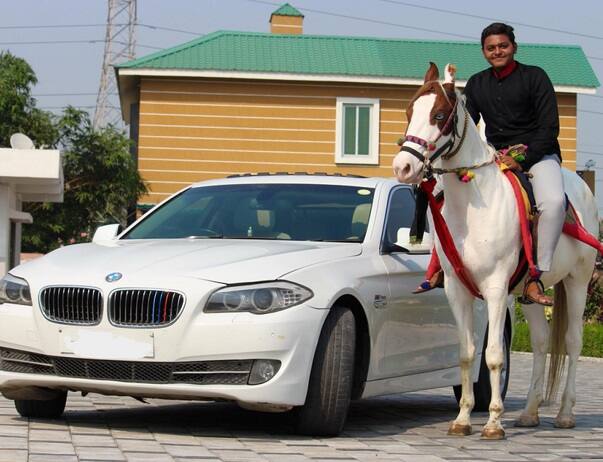 ક્રિશના પિતા પહેલા ગામના સરપંચ હતાં. પરંતુ તેનો પરિવાર છેલ્લા પાંચ વર્ષથી સુરતના સરથાણા વિસ્તારમાં રહે છે. કન્ટ્રક્શનના કામ કાજ સાથે સંકળાયેલા ક્રિશના પિતાએ જણાવ્યું હતું કે, અમારા પરિવારમાંથી ક્રિશ પહેલો એવો વ્યક્તિ છે જે વિદેશ ગયો હોય અને તેના વાયરલ થઈ રહેલા વીડિયોથી અમે બધાં ખૂબ ખુશ છીએ.